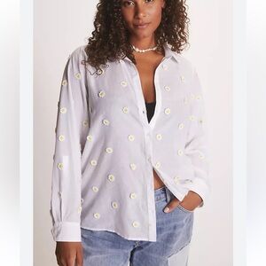 Anthropologie Maeve White and Yellow Daisy button down shirt